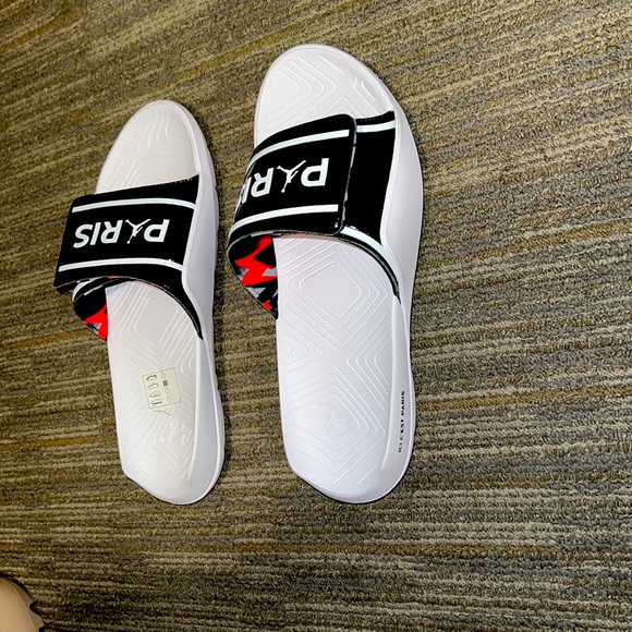 Brand new Jordan X Paris Saint Germain slides. Size US 11. - Picture 2 of 8